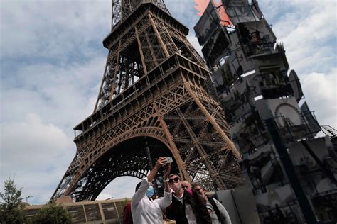 Eiffel Towers Top Floor Reopens Positive Encouraging K Love