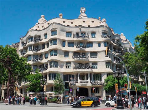 This famous site is most popular for its rooftop terrace and the enchanting chimneys which are also known as 'the garden of warriors.' (Español) La Pedrera, Casa Mila obra de Antoni Gaudí ...