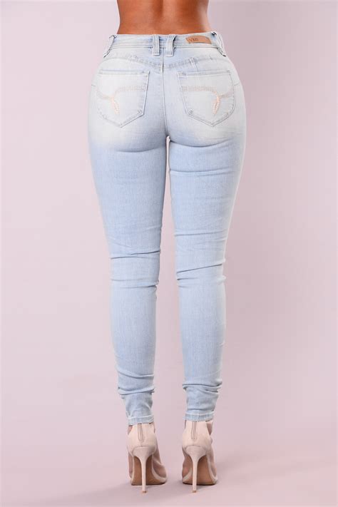 Round Of Applause Booty Lifting Jeans Light Blue Wash