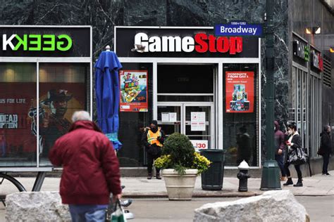 The stock fell 58% in 4 days but took weeks for hedge funds to recover. As GameStop plunges, Volkswagen's 2008 short squeeze gives ...