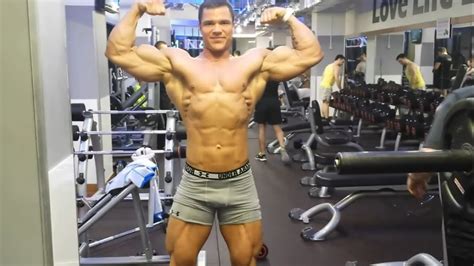 Bodybuilder Flexing And Posing Youtube