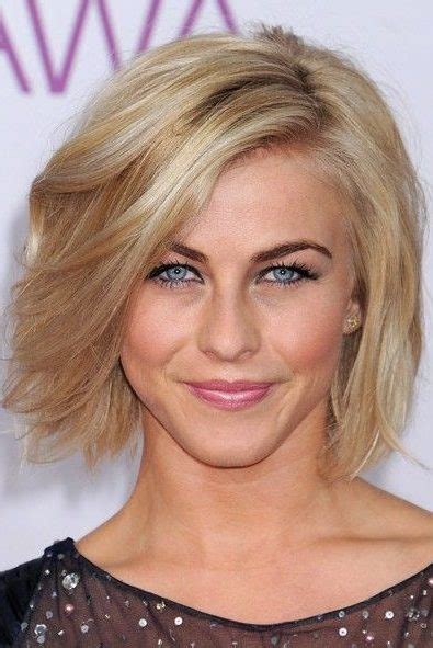 This layered bob is perfect for those who want short hair, but want to play it safe as well. 38 Short Layered Bob Haircuts with Side Swept Bangs That ...