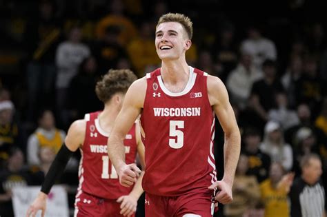 3 things that stood out from wisconsin men s basketball s win at iowa