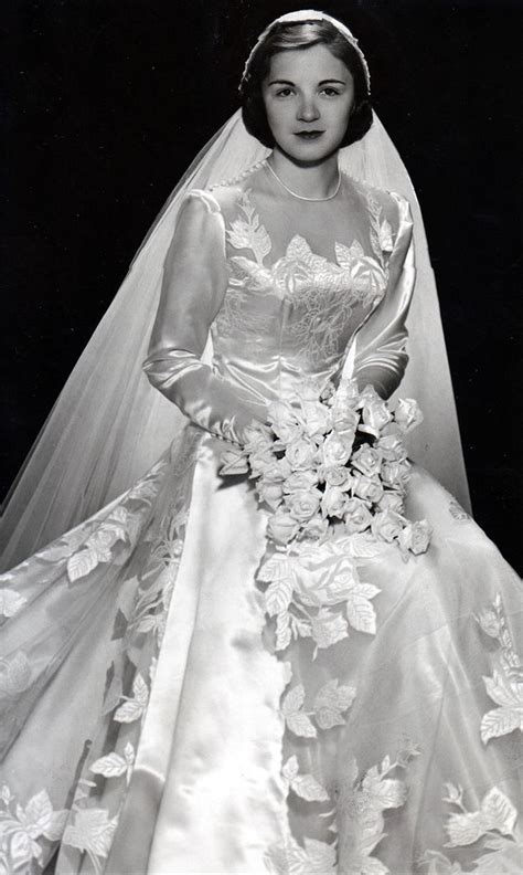 1951 Bride I Absolutely Love The 1950s For Fashion Even The Brides Chic Vintage Brides