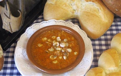 Ese deseo de consumirlos desde entonces, no ha parado ahí, los caracoles siguen siendo una gran industria para el negocio de los restaurantes. Receta de caracoles en salsa avellanec