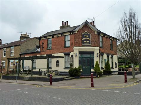 The Villiers Arms Oxhey © Robin Webster Cc By Sa20 Geograph