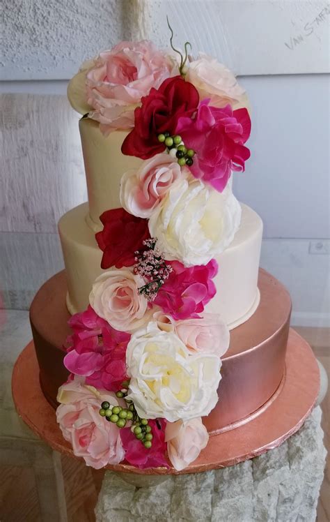 For some inspiration, take a look at these simple wedding cake ideas below. Calumet Bakery White/Rose Gold Buttercream Wedding Cake ...