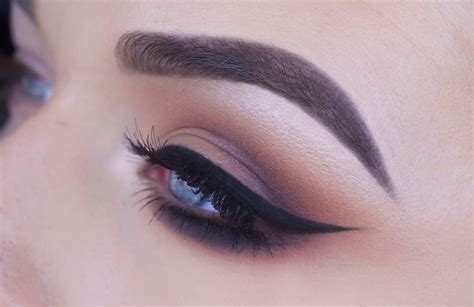 Quick And Easy Winged Eyeliner Tutorial Eyeliner Tutorial Winged Eyeliner Tutorial Winged Eyeliner