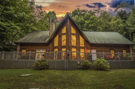 Waterfall Woods Lodge 4 Bedroom Vacation Cabin For Rent Pigeon Forge