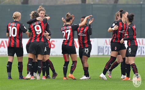 La roma rimane al quarto posto in classifica con 35 punti in 20 gare, con il milan che sale a 48 lunghezze scavalcando la fiorentina al secondo posto, con le viola che. Milan-Roma femminile: portiere della Roma espulso a causa ...
