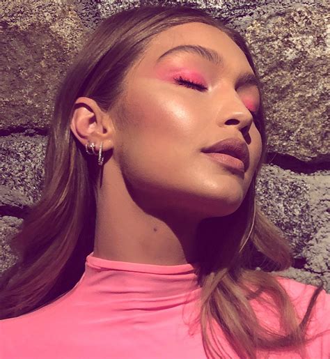 Pin By Brandee Brown On Gigi Hadid Celebrity Makeup Pink Makeup