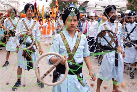 Hola Mohalla 2014 Sikhs Celebrate A Festive Holiday Photos Huffpost