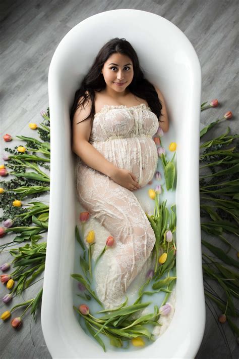 Milk Bath Maternity Photoshoot Dallas Photographer Lindsay Walden