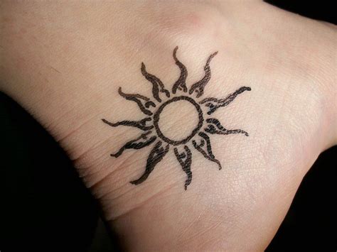 See more ideas about henna tattoo, henna, sun henna tattoo. ankle_sun_henna_by_kcjoker33-d3aj6xv.jpg (900×675 ...