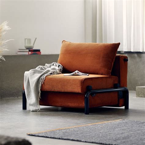 Rispetto ad un divano letto, la poltrona letto singolo senza dubbio occupa meno spazio è può essere sistemata anche in un ambiente poco capiente. Poltrona letto singolo design scandinavo Ramone