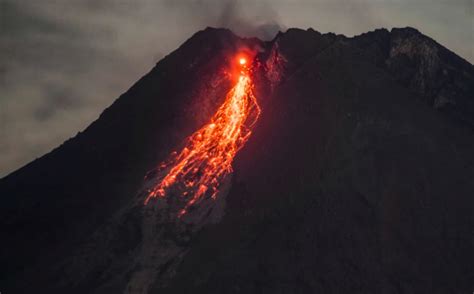 Erupción Del Monte Merapi De Indonesia Atrae A Los Turistas