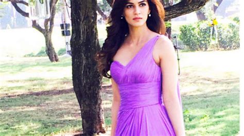 Kriti Sanon Feels Like An Outsider In The Film Industry Filmibeat