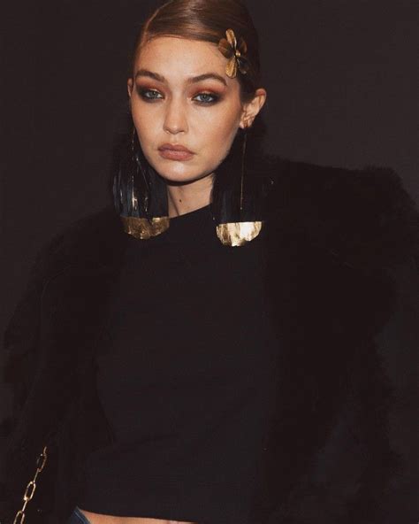 Zigi Gigi Hadid Designer Wear Glamour Model Necklace How To Wear