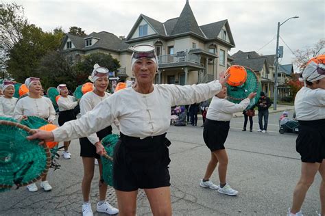 Kitchener Waterloos Oktoberfest Parade Brings Out Thousands Cbc News