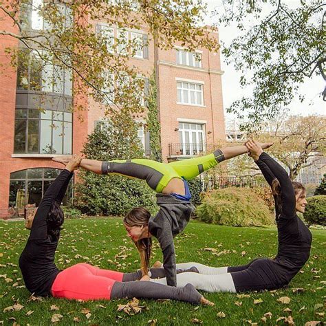 Gorgeous Shots Of Couples Doing Yoga To Inspire Your Day Acro Yoga Poses How To Do Yoga