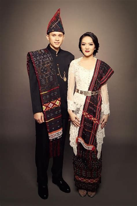 3 keunikan pakaian adat jawa barat. Koleksi Terbaru Jawa Barat Gambar Baju Adat Sunda | Ideku Unik
