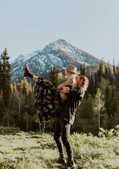 10 Outfit Ideas For Spring Engagement Photos Junebug Weddings