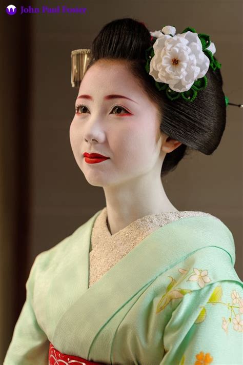 a portrait of the maiko mamehana of gion kobu in kyoto geisha japanese geisha geisha girl