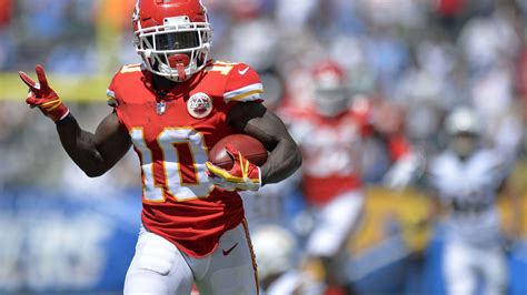 Tyreek Hill Is Running With Football Showing Victory Sign In Blur