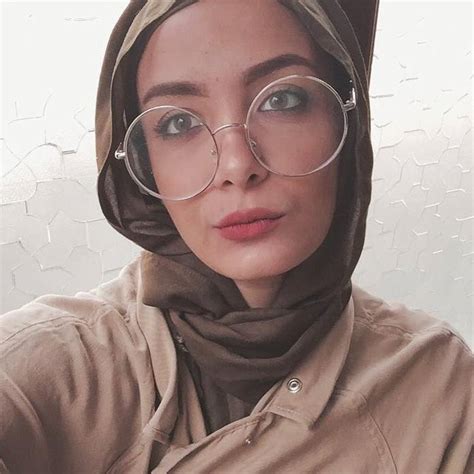 Five Golden Fashion Rules To Wear Sunglasses With Hijab