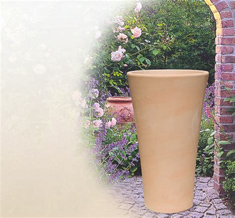 Maybe you would like to learn more about one of these? Moderne Amphore aus Terrakotta für den Garten | Handel ...