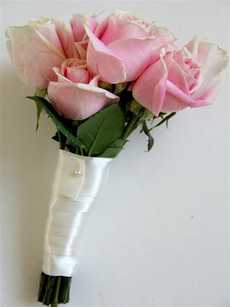 Carnations never looked so good! Use Silk Ribbon to Create a Wedding Bouquet | how-tos | DIY