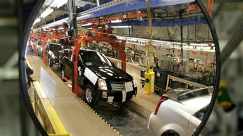 Gm Cutting Q1 Production By 250000 Units 30 Of Capacity