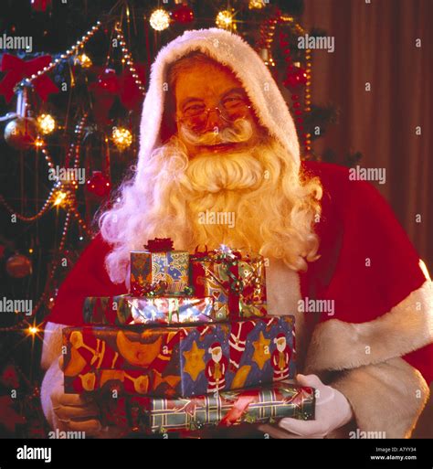 Father Christmas Hi Res Stock Photography And Images Alamy
