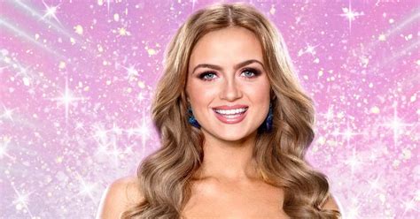 Strictlys Maisie Smith Compares Karen Hauer To A Cow In Cheeky Jibe At