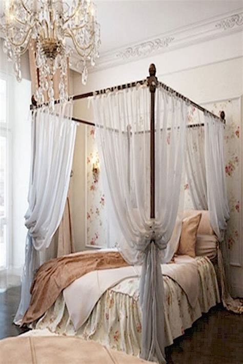 20 Canopy Bed Decor Ideas