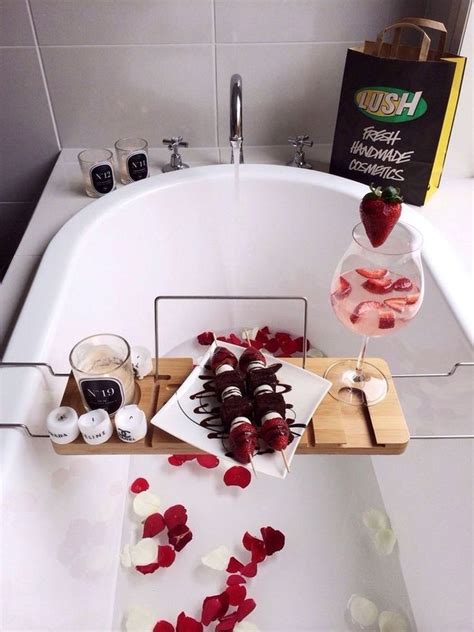 Stunning Valentine Bathroom Decor For Romantic Moment In 2020 Valentine S Day Diy Valentines
