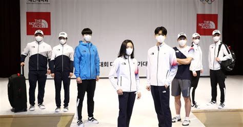 16일 김경문 야구대표팀 감독은 16일 서울 도곡동 야구회관에서 기자회견을 열고 최종엔트리에 포함된 투수 10명과 포수 2명, 내야수 8명. 도쿄올림픽 국가대표 단복 공개 "태극+건곤감리 모티브"- 스타뉴스