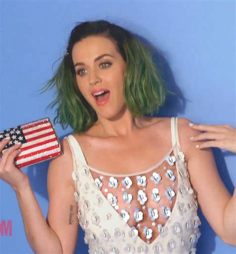 Katy Perry Brüste und Brustwarzen 8 Fotos Nackte Berühmtheit