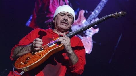 Guitarist Carlos Santana Faints During A Concert In Michigan Al Día News