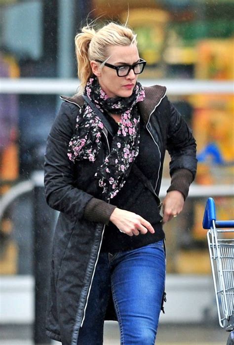 kate winslet wears wedding ring and dark glasses lainey gossip entertainment update