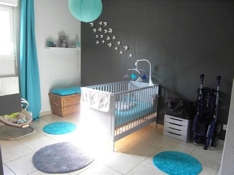 Combinée à des murs de couleur blanc neutre qui constitue le support idéal pour la mise en évidence d'autres éléments de design, cette chambre à coucher crée vraiment une scène sereine. Deco Chambre Garcon Bleu Turquoise in 2020 | Baby boy ...