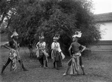 Indonesia Zaman Doeloe Sekelompok Penari Wayang Orang Di Awal Abad Ke