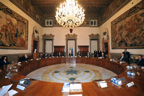 Il consiglio dell'unione europea (o consiglio dei ministri o consiglio) rappresenta i governi dei singoli stati membri. #Messinasenzacqua: il Consiglio dei Ministri dichiara lo ...