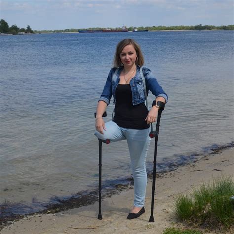 Eva Amputee — Perfect With Crutches Doris🖤 Onelegged