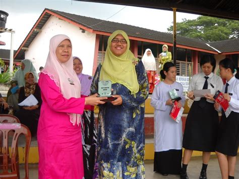 Kategori hadiah adalah seperti berikut : SMK KUALA KUBU BHARU (SM3KB) BESTARI PERDANA: August 2010