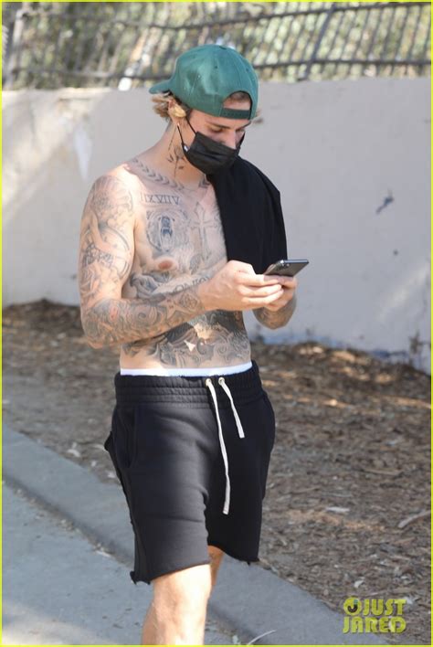 Justin Bieber Goes Shirtless For A Hike After Working Out At The Gym Photo 4490033 Justin