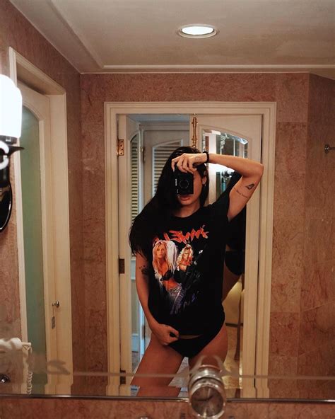 Amanda Hendrick Nude Professional Photos Private Mirror Selfies In