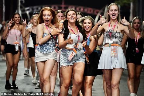 Teenagers Rock Up To Schoolies On The Gold Coast While Sydneys Harbour Life Festival Is Insane