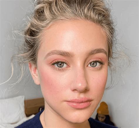 How To Wear Peach Makeup On Your Eyes Lips And Cheeks