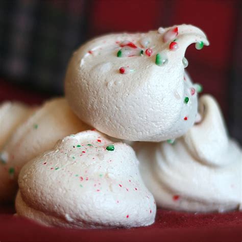 Peppermint Meringues Recipe